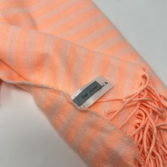Gap Pashmina Cover or Scarf - Picture 3 of 3
